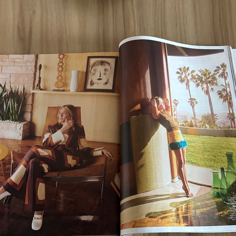 Jennifer  Aniston InStyle Sept 2021 - Picture 2 of 3